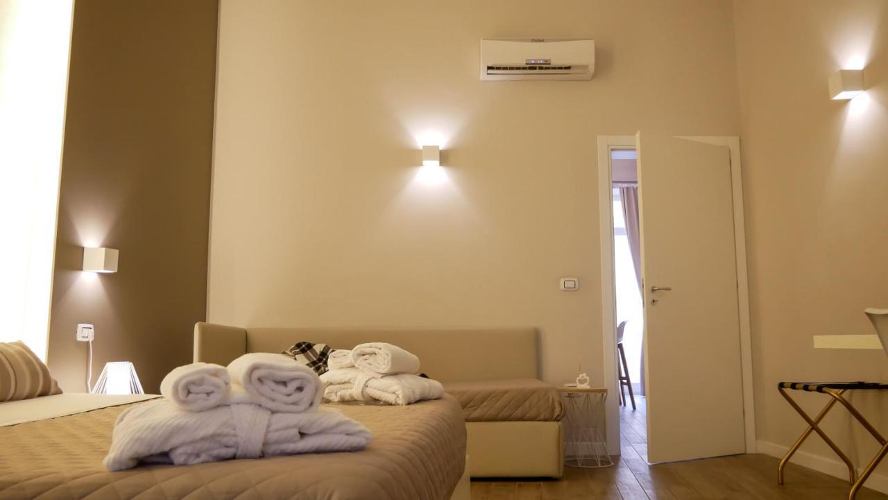 La Banchina Holiday Rooms Трани Экстерьер фото