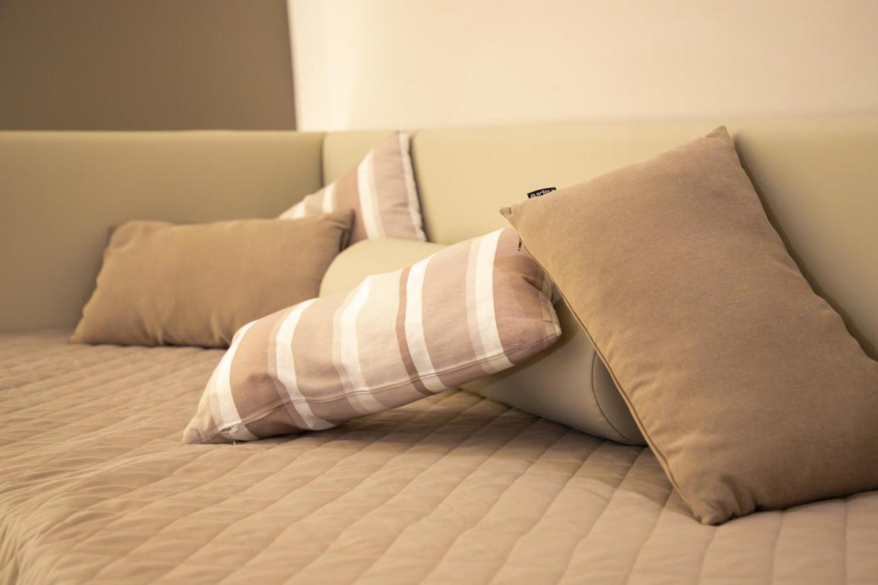 La Banchina Holiday Rooms Трани Экстерьер фото