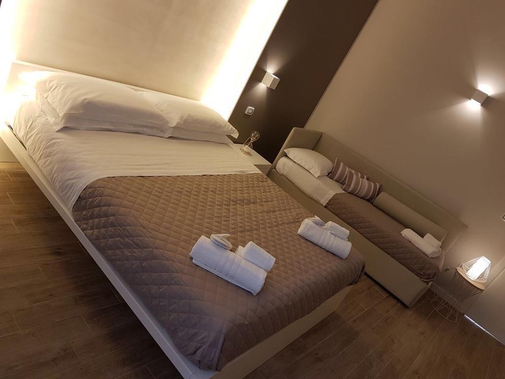 La Banchina Holiday Rooms Трани Экстерьер фото